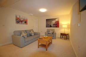 Sillars Getaways - Modern Two Bedroom Apartment - Central Darlington